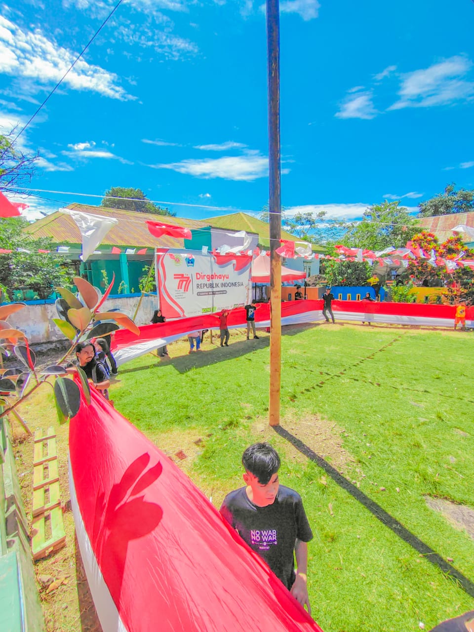 Karang Taruna Tanah Loe Tiao Arak Bendera Sepanjang 77 Meter Lewati Tujuh Desa
