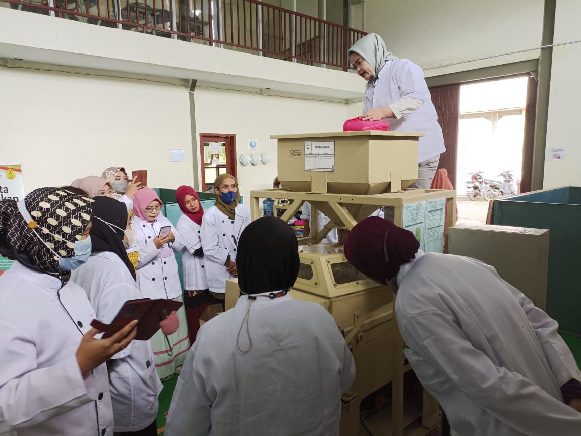 SMK SMTI Makassar Gelar Pelatihan Pengolahan Cokelat Bagi IKM