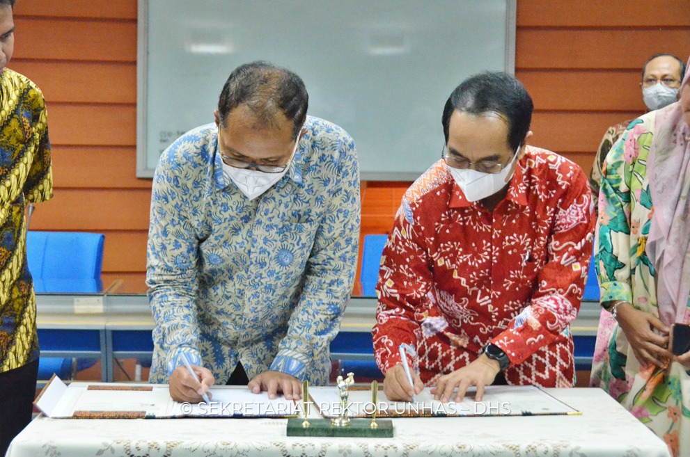 Unhas-Pemkot Makassar Teken Kerja Sama, Prof JJ: Kualitas SDM Kami Bisa Bantu Pemerintah