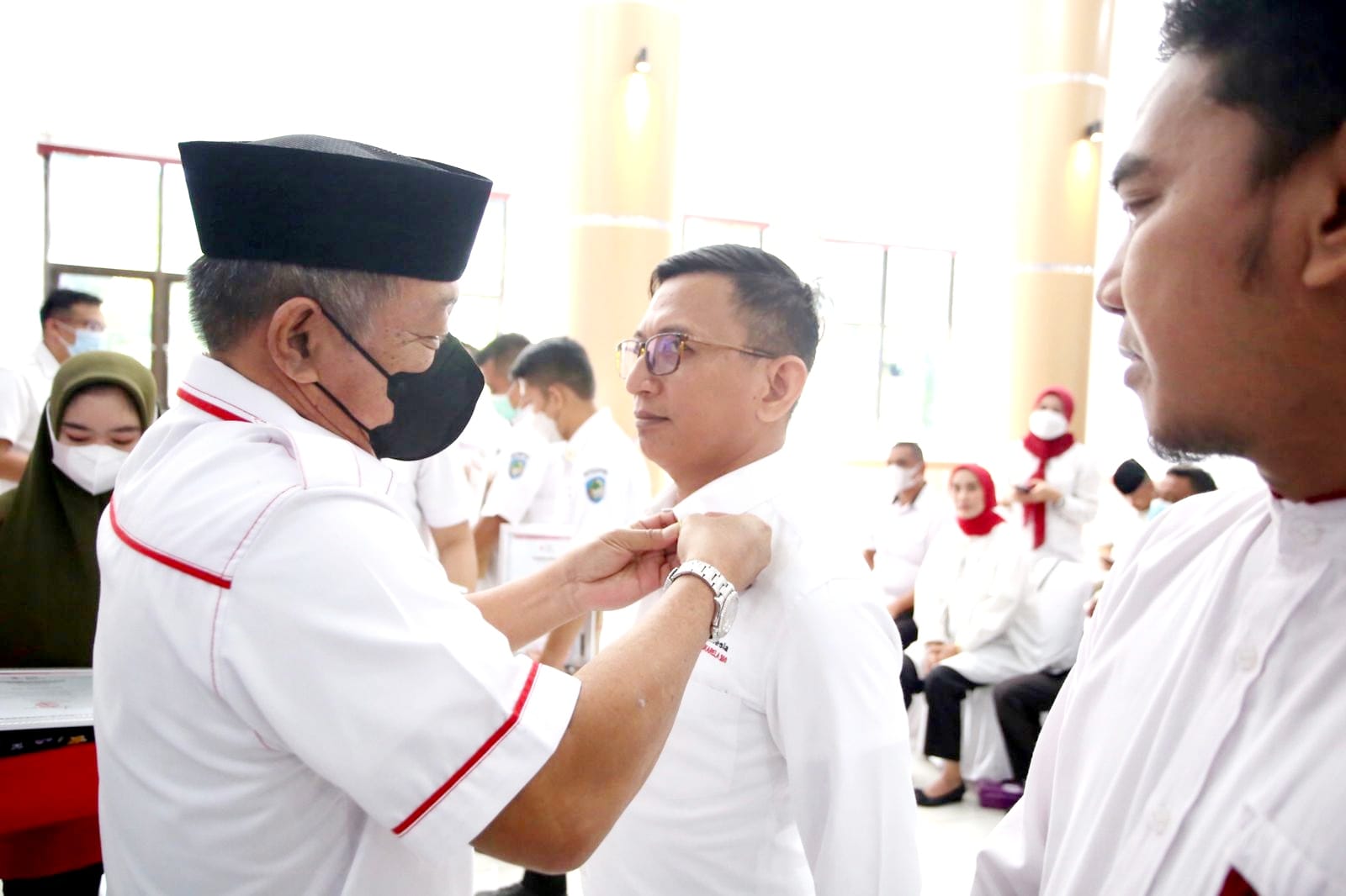 PMI Gowa Beri Penghargaan Pendonor Darah Terbanyak