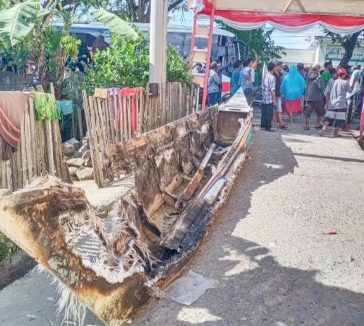 Perahu Dibakar, Bupati Turun Tangan