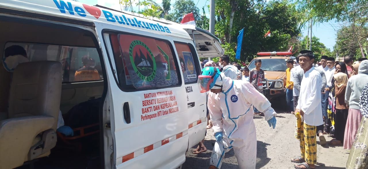 Polisi -BPBD Evakuasi Mayat Lansia