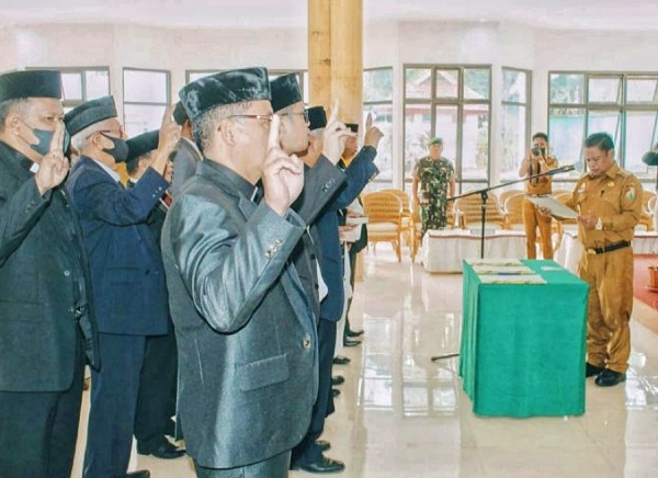 Ombas Lantik Pengurus FKUB Torut