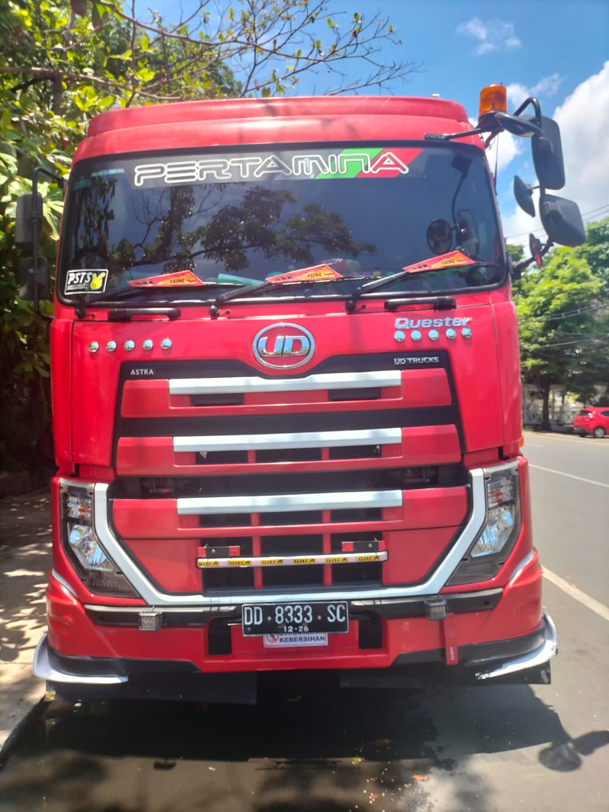 Wanita Pengendara Motor  Tewas  Digilas Truk BBM