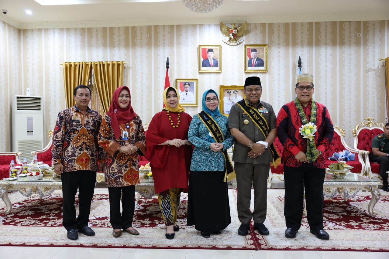 Bupati Bone dan Istri Jadi Bapak dan Bunda Asuh Anak Stunting