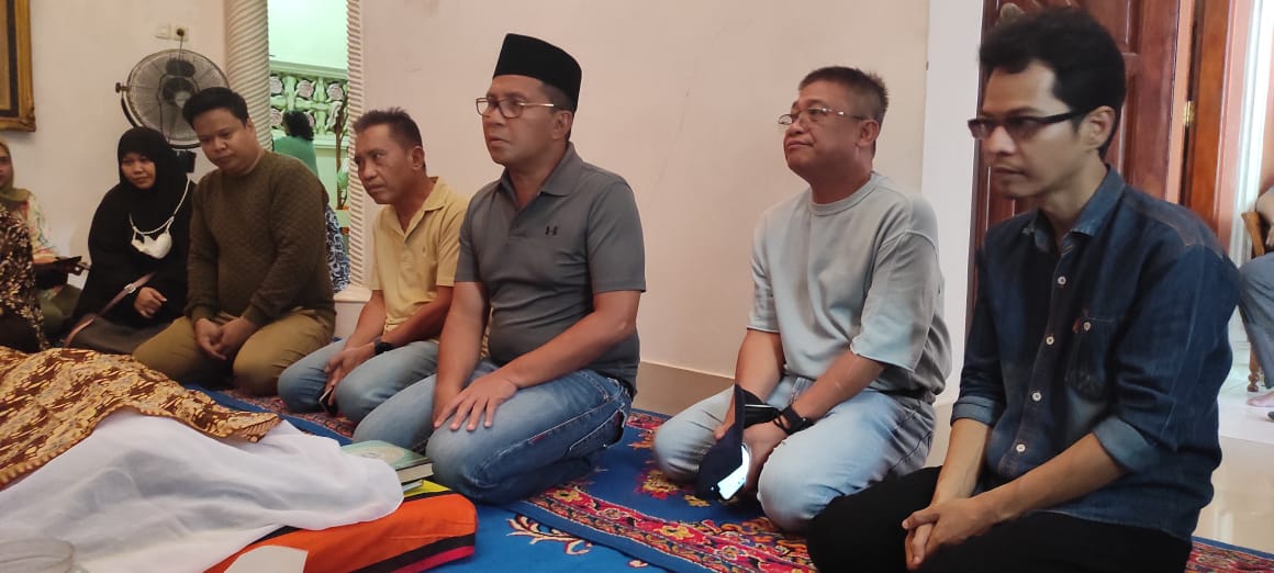 Penulis Buku Ngopi Rong Berpulang