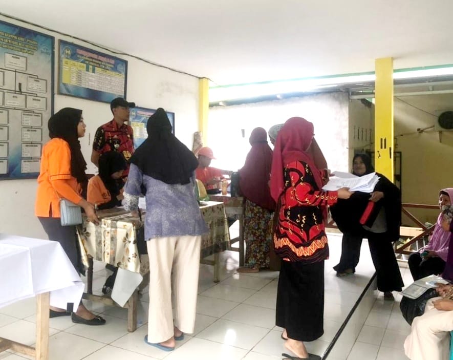 2.843 Warga Bontomarannu Terima BLT BBM dan Sembako