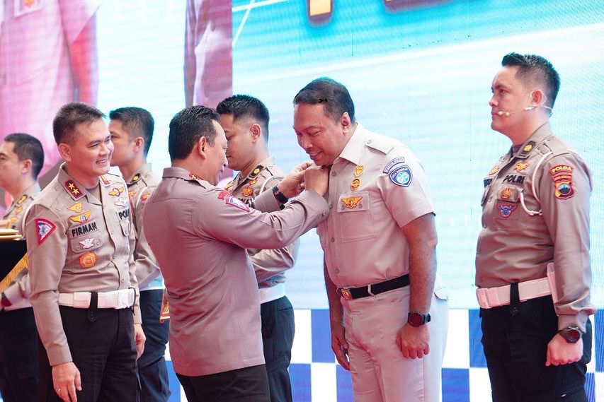 Dirut Jasa Raharja Terima Tanda Kehormatan Bhayangkara Lalu Lintas  Polri dari Kapolri