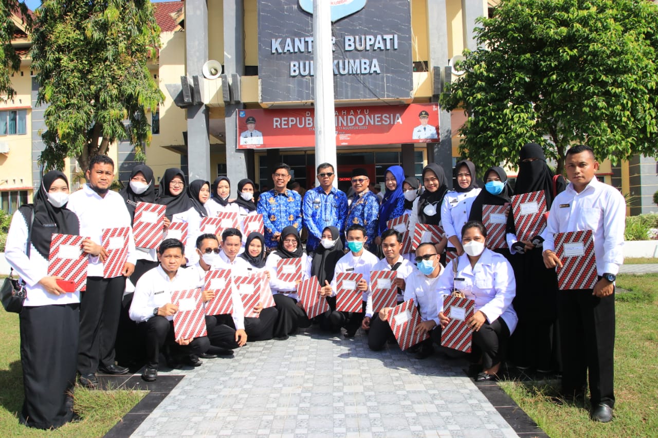 Bupati Andi Utta Serahkan SK PPPK