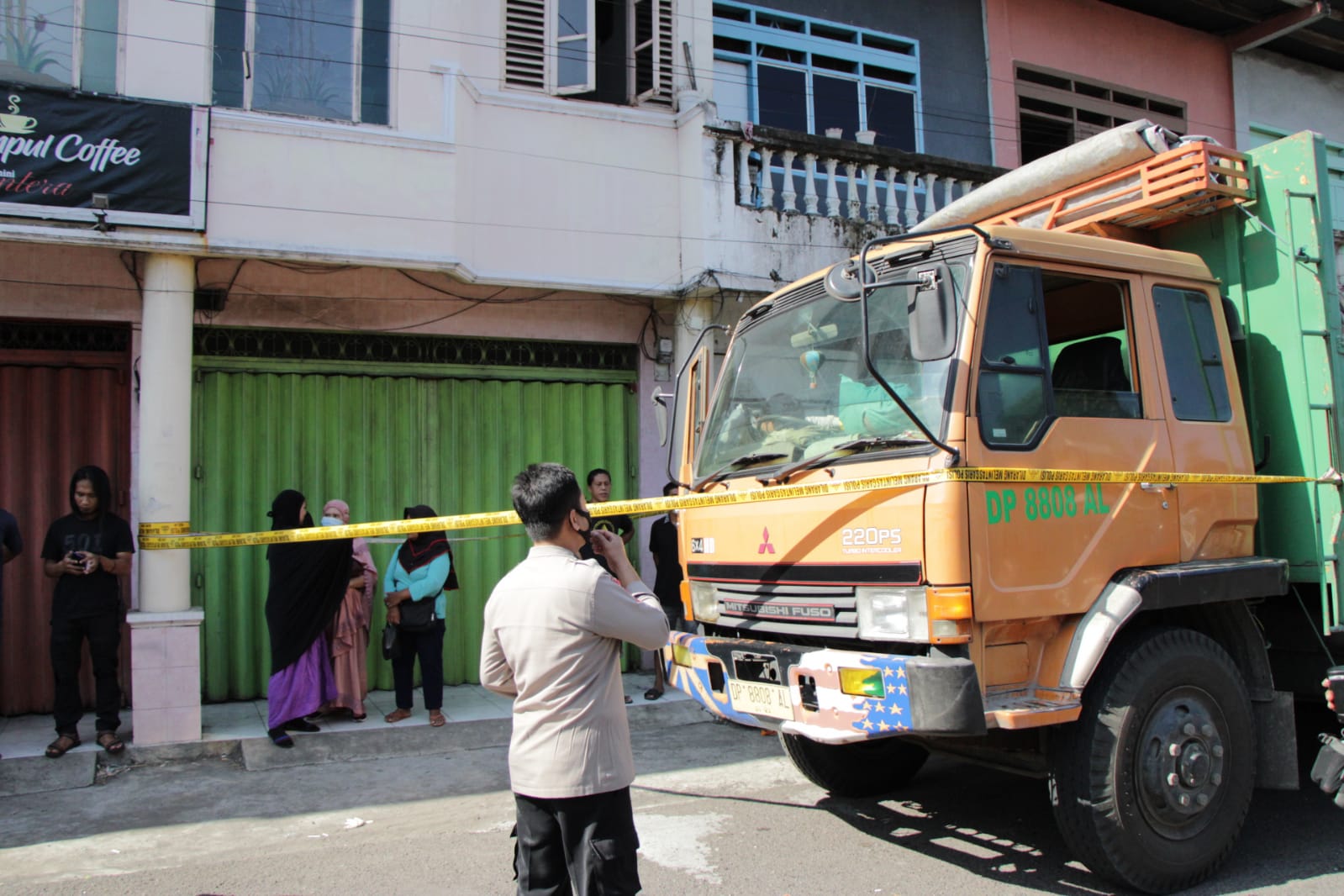 Jenazah Seorang Pria Ditemukan di Atas Truk