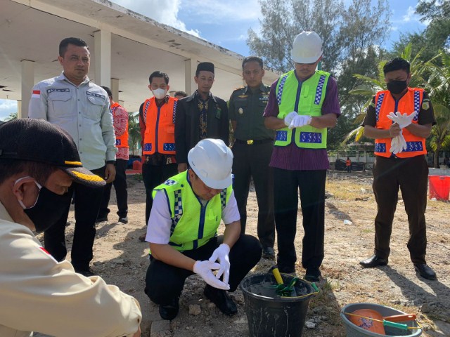 Basli Ali Letakkan Batu Pertama Pembangunan Masjid