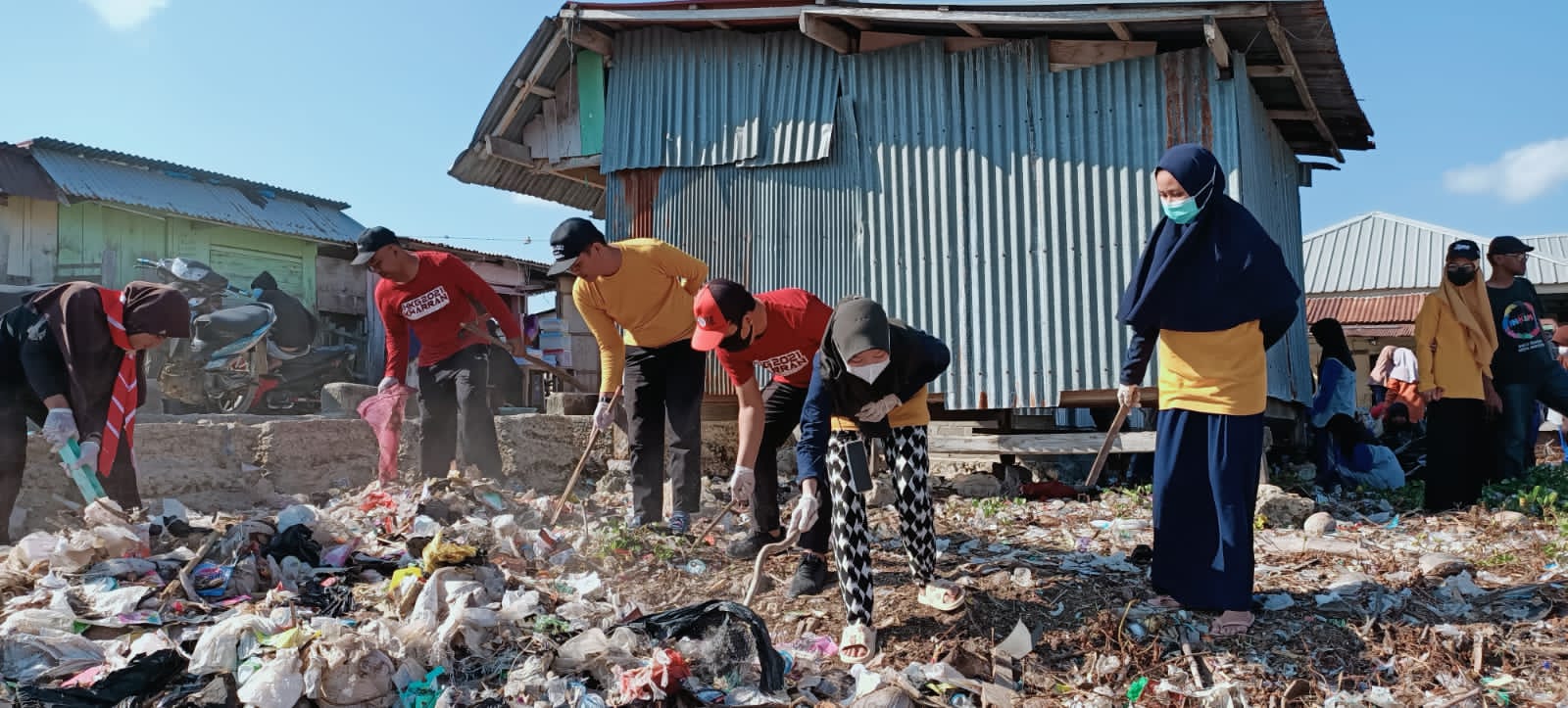 Ratusan Pelajar Gerakan Aksi Bersih Pantai