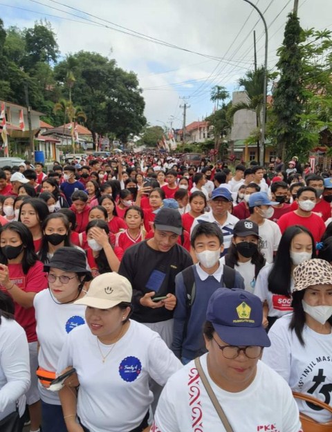 Ribuan Warga Tator Jalan Santai Bersama Gubernur