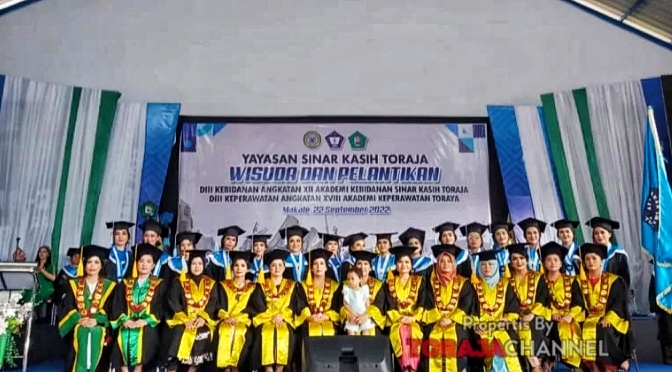 Yayasan Sinar Kasih Wisuda 107 Mahasiswa