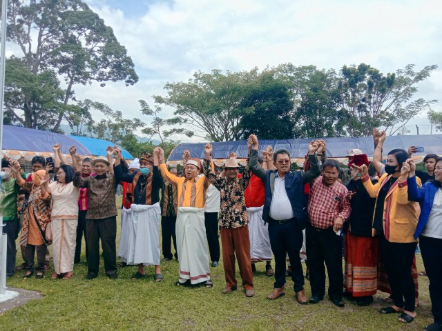 Warga 11 Kecamatan Deklarasi Kabupaten Toraja Barat