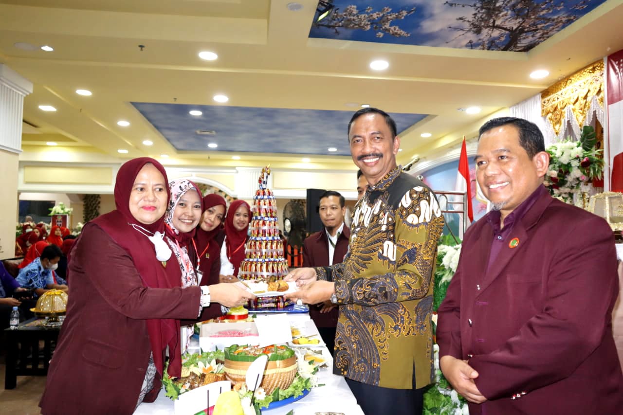 Wabup Imbau Perawat Tingkatkan Solidaritas