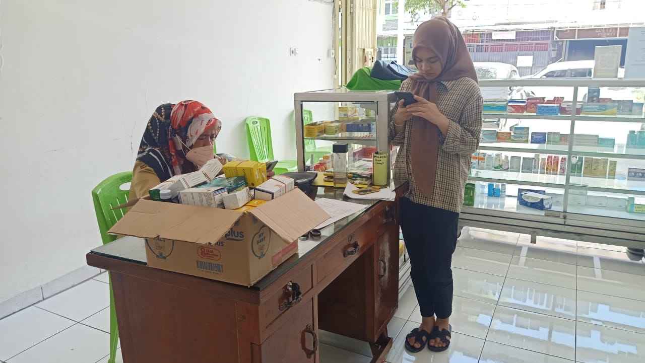 Dinkes Sidak Tujuh Apotek, Turunkan Obat Sirop yang Dipajang