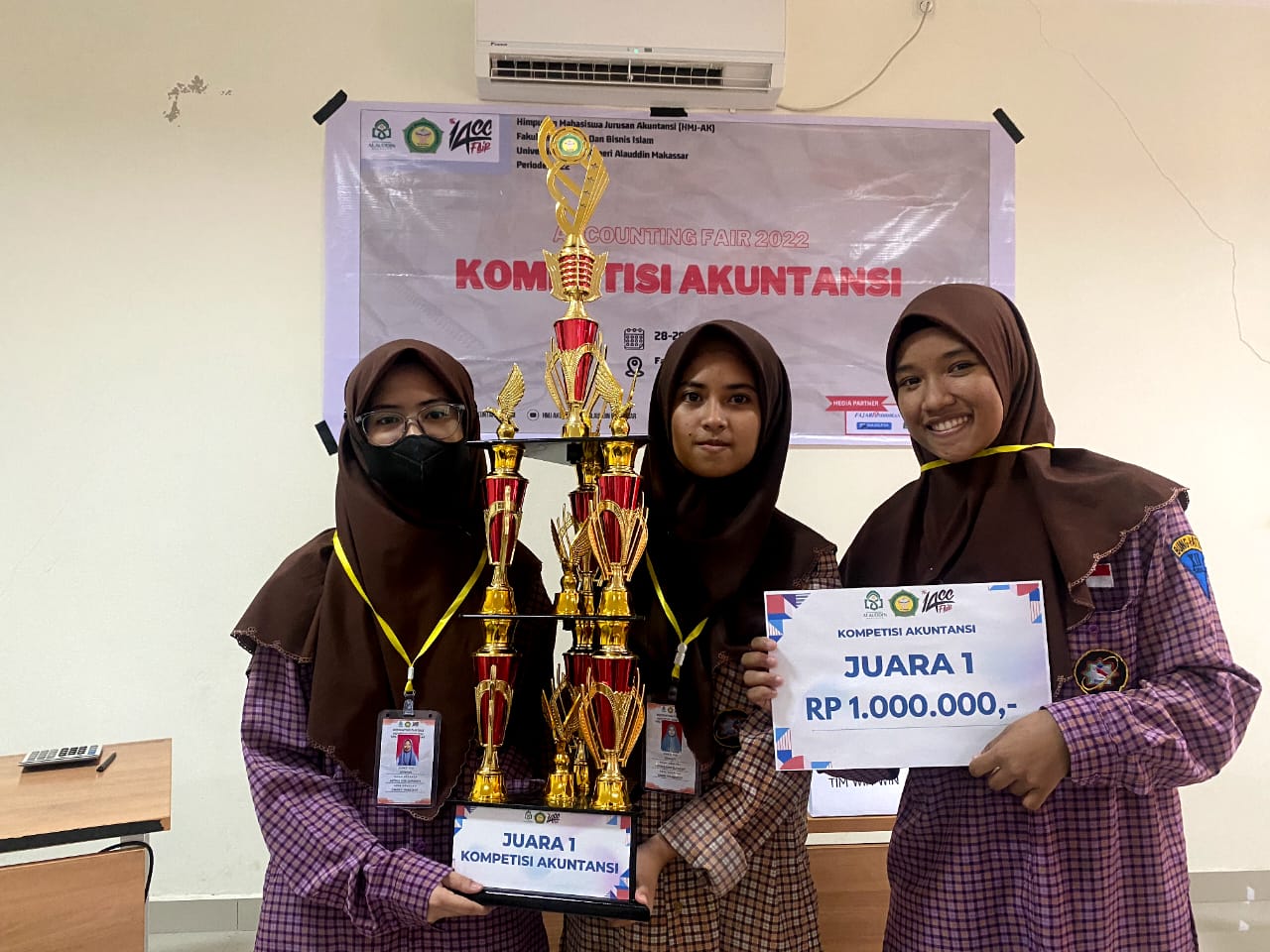 Tim SMAN 11 Pangkep Juara Satu Kompetisi Akuntansi HMJ-Ak UINAM