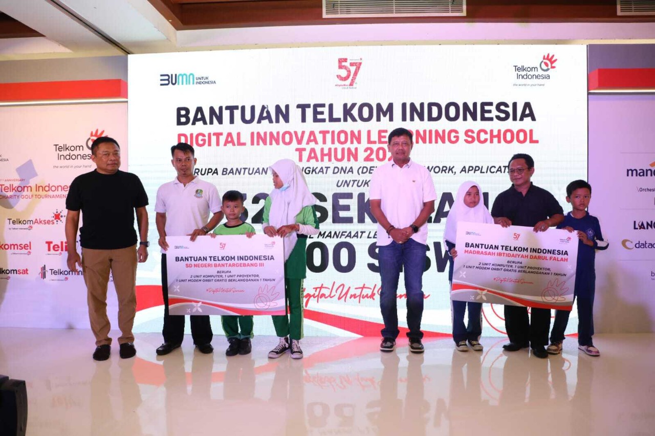 Bangkitkan Digitalisasi Pendidikan di Daerah 3T, Telkom Bagikan Perangkat DNA