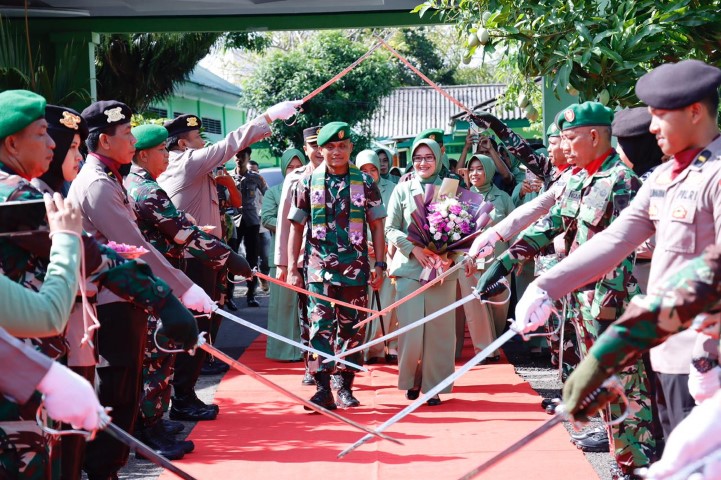 TNI-Polri Bangun Sinergitas Dengan Pedang Pora