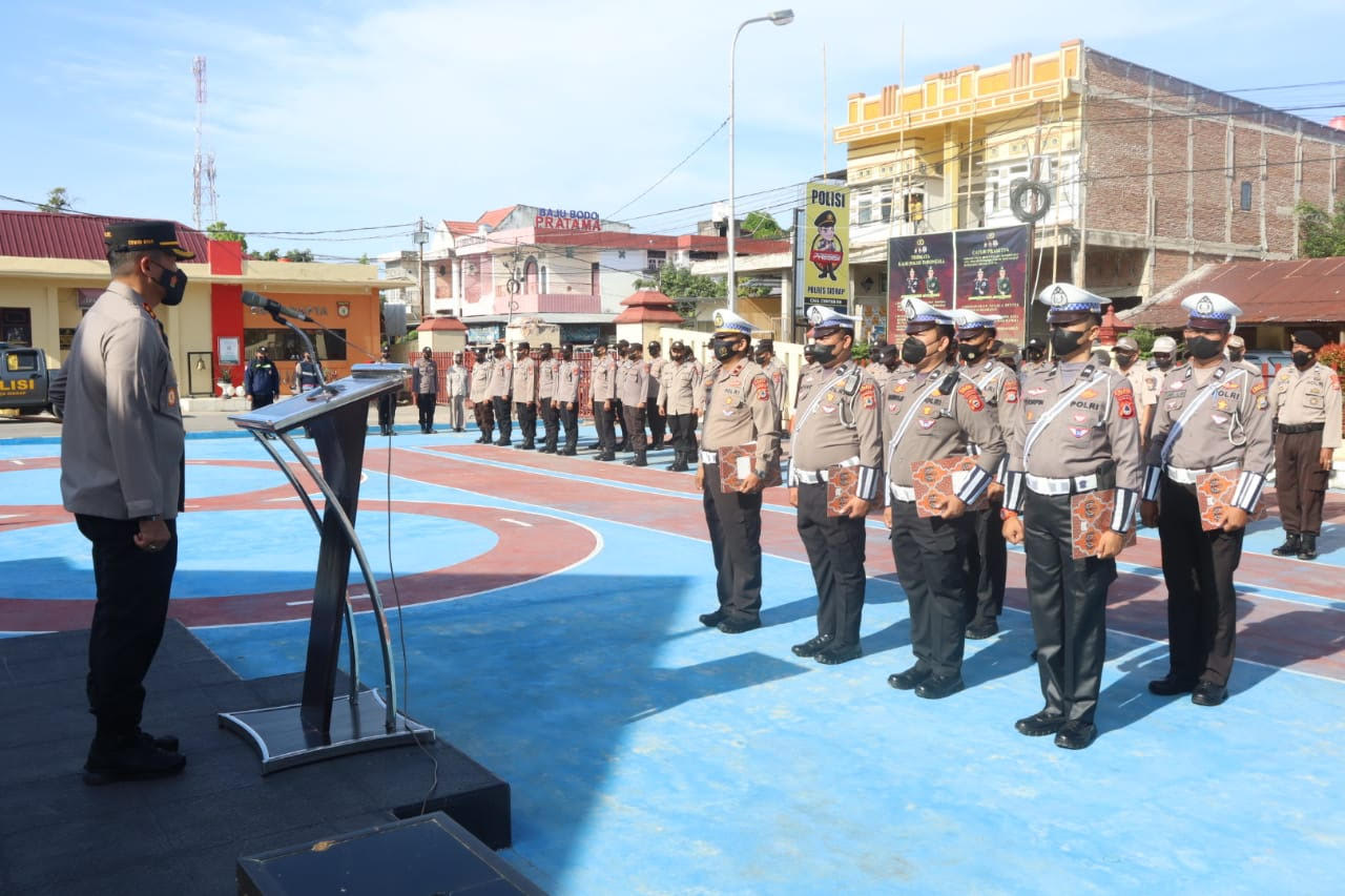 Kapolres Berikan Reward Personel Berprestasi
