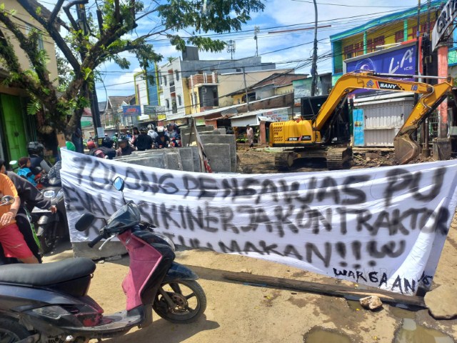 Warga Antang Jenuh Pengerjaan Jalan tak Tuntas