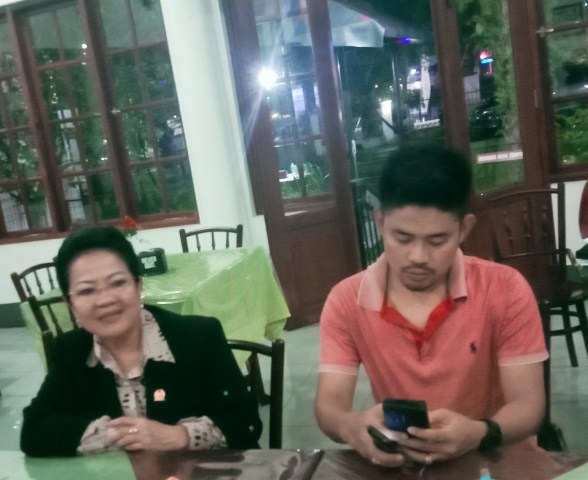 Senator Lily Amelia Salurapa Kongko Dengan Awak Media