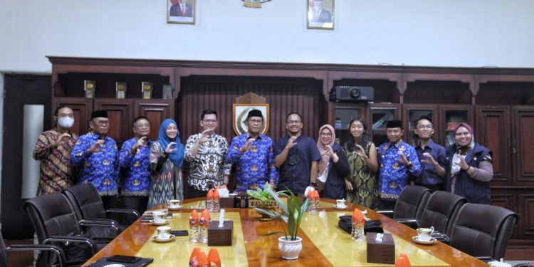 Teknologi Penadah Air Hujan untuk Warga Tallo