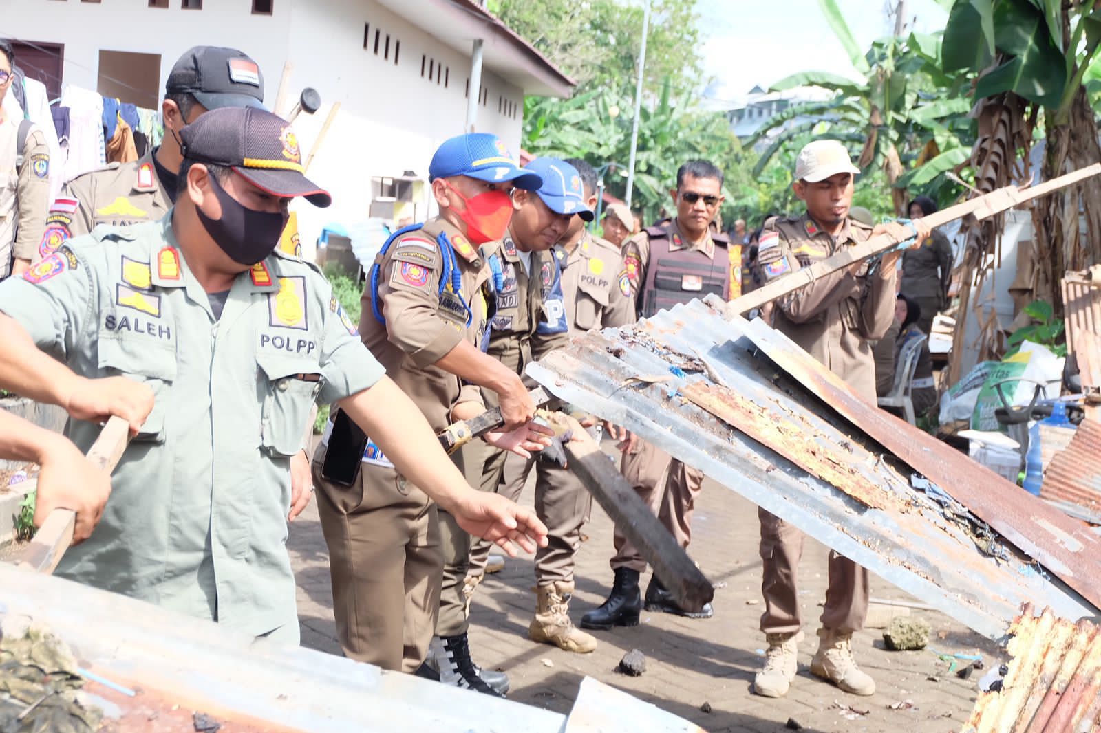 Satpol Lakukan Pemagaran Aset di Balangbaru