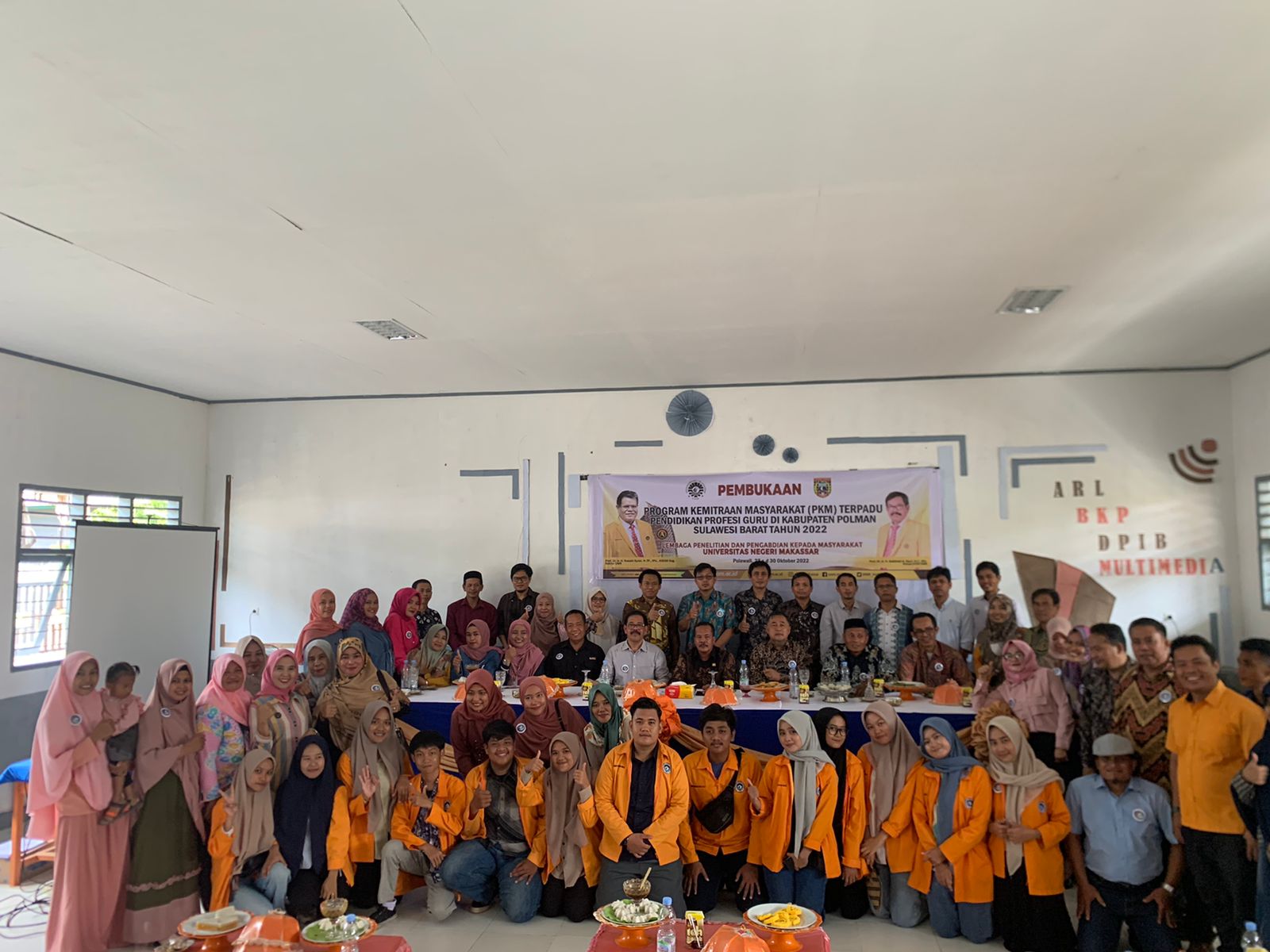 Dosen UNM Latih Guru Membuat Buku Ajar di Polewali Mandar