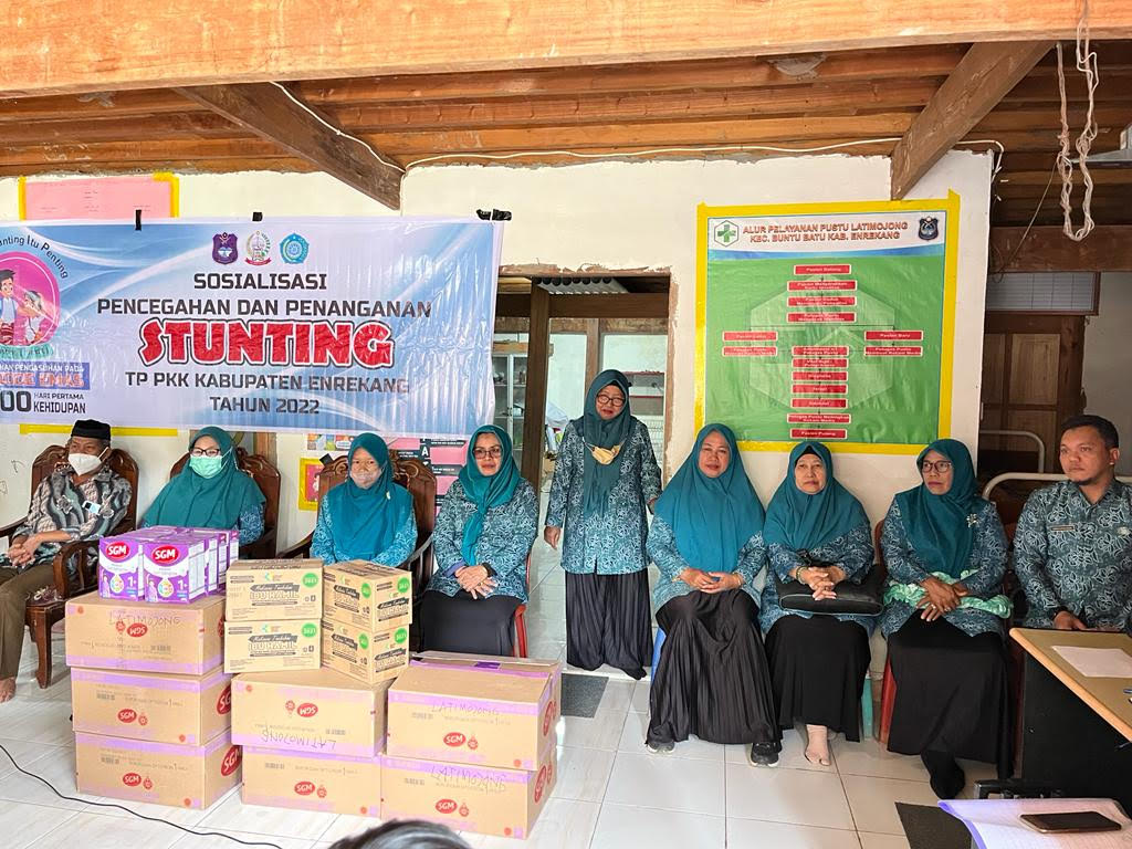 Ketua DWP Inspektorat Serahkan Bantuan