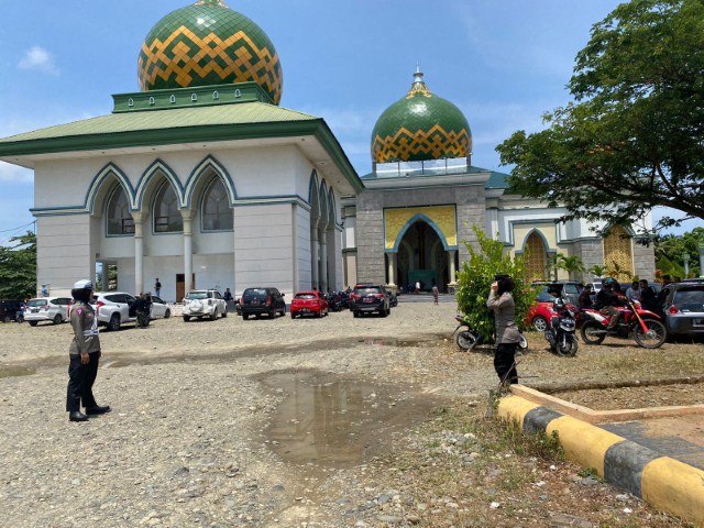Polwan Gelar Pengamanan di Masjid