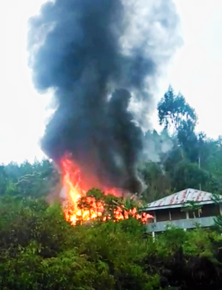 Rumah di Kampung Baru Mengkendek Terbakar