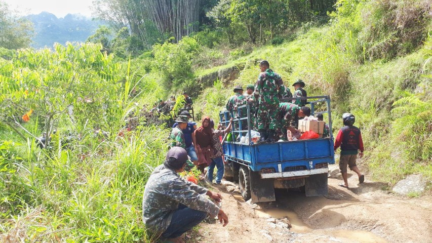 Satgas TMMD ke-115 Pamitan ke Warga