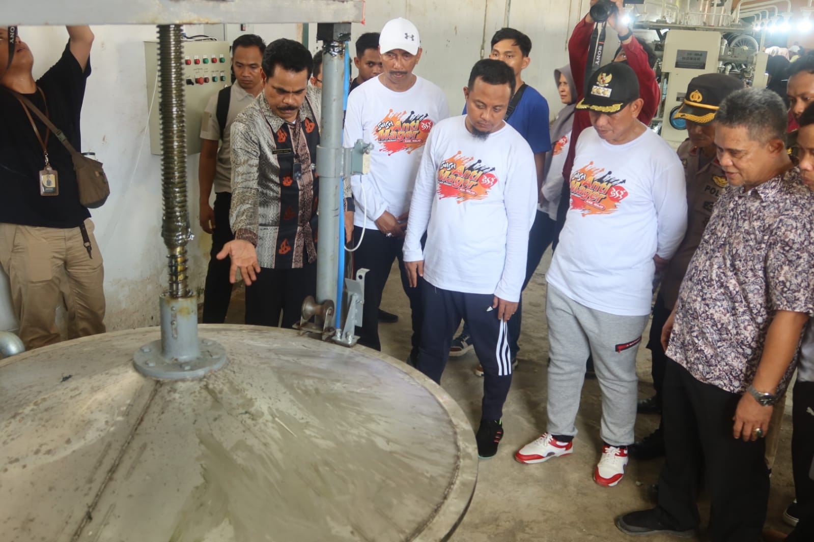 Amran Janji Bangkitkan Kejayaan Sutera