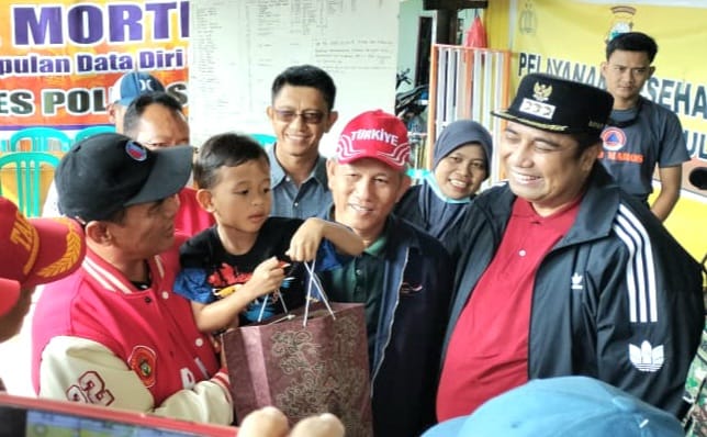 AAS Beri Beasiswa hingga Dewasa untuk Bocah yang Orang Tuanya Tewas Tertimbun Longsor