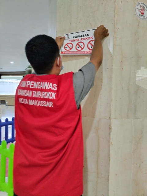 Sidak di Balai Kota, Lima Pegawai Merokok Dalam Ruangan