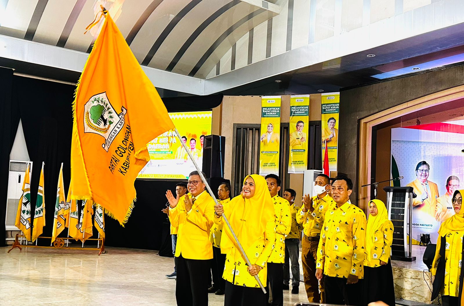 Suhatina Bohari Minta Kader Abu-Abu Minggir