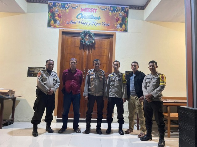Polisi Perketat Penjagaan Gereja