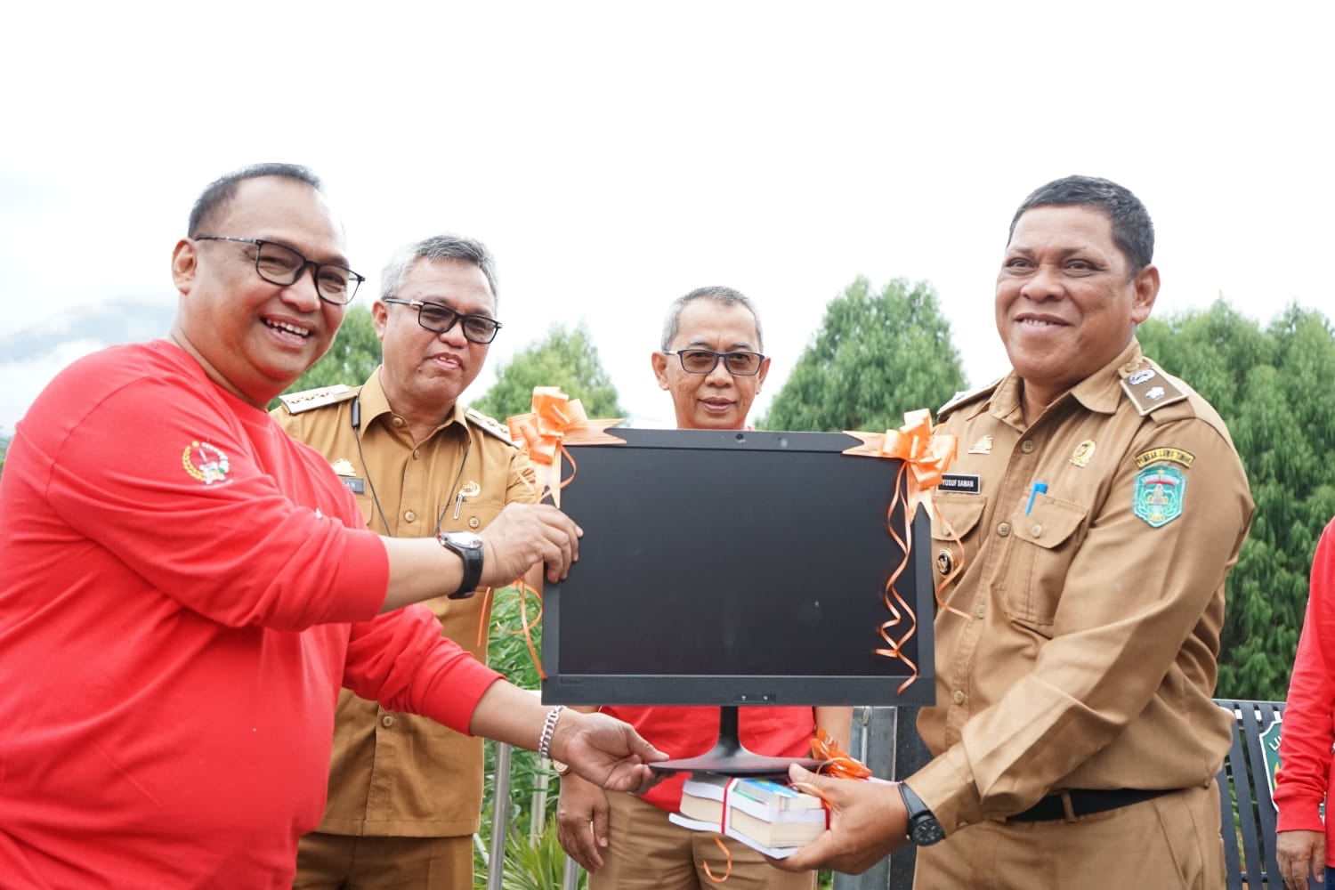 Budiman Terima Penghargaan Hasil Pengawasan