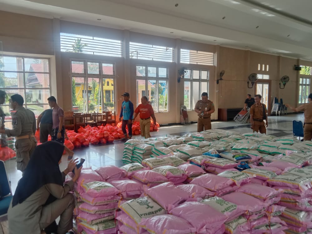 Kendalikan Inflasi Disdagkoprinum Gelar Pasar Murah