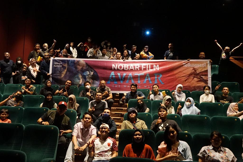 Ratusan Pelanggan Telkomsel di Makassar Nobar Gratis Film Avatar