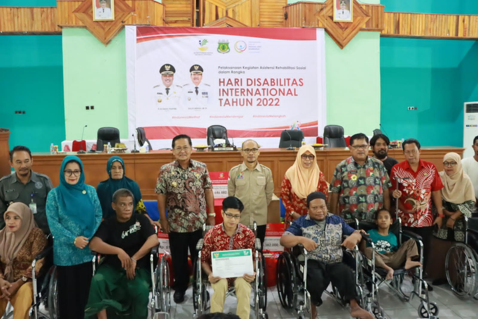 Wabup Serahkan Alat Bantu Disabilitas
