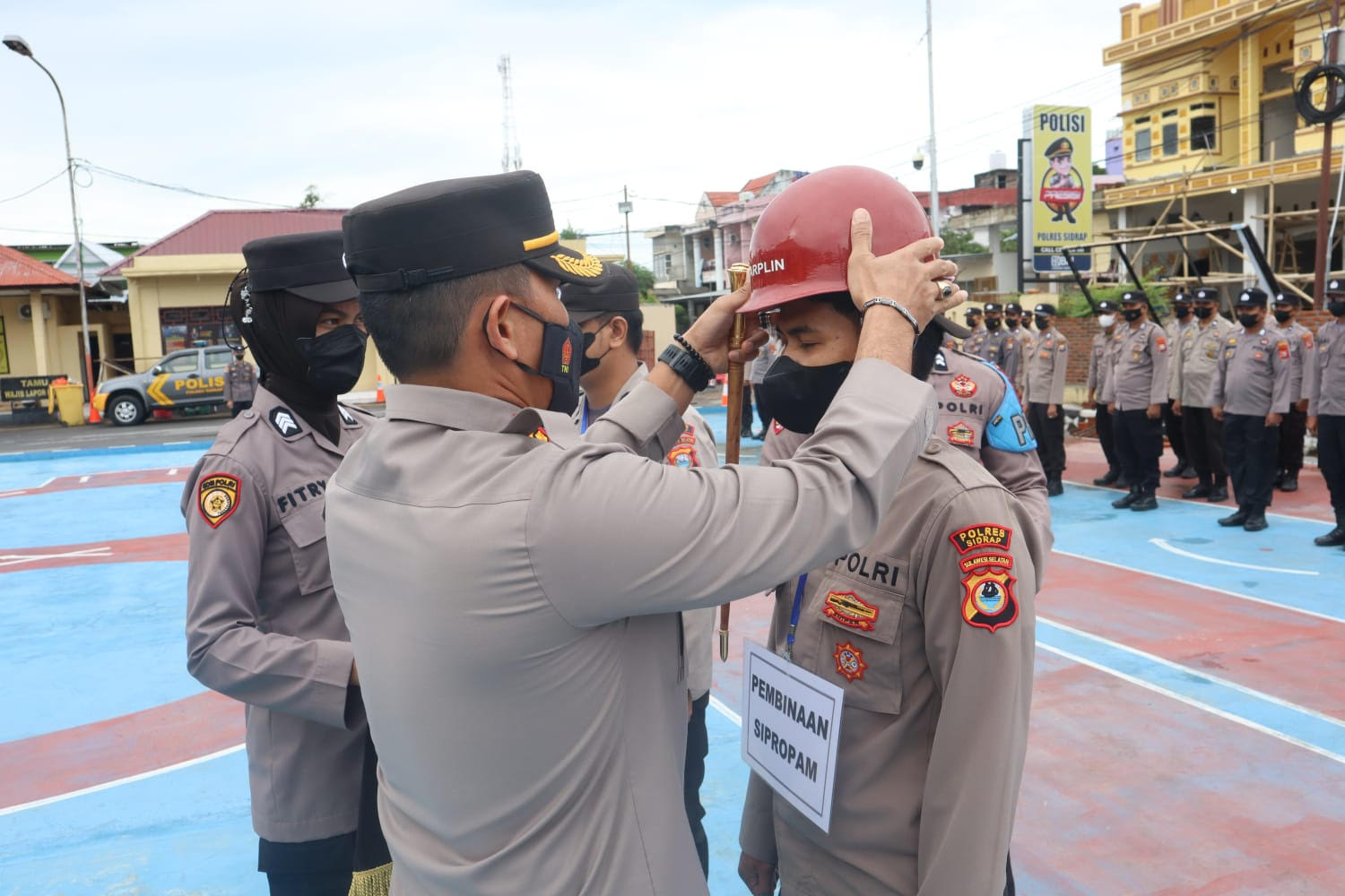 Kapolres Beri Reward dan Pelepasan Helm