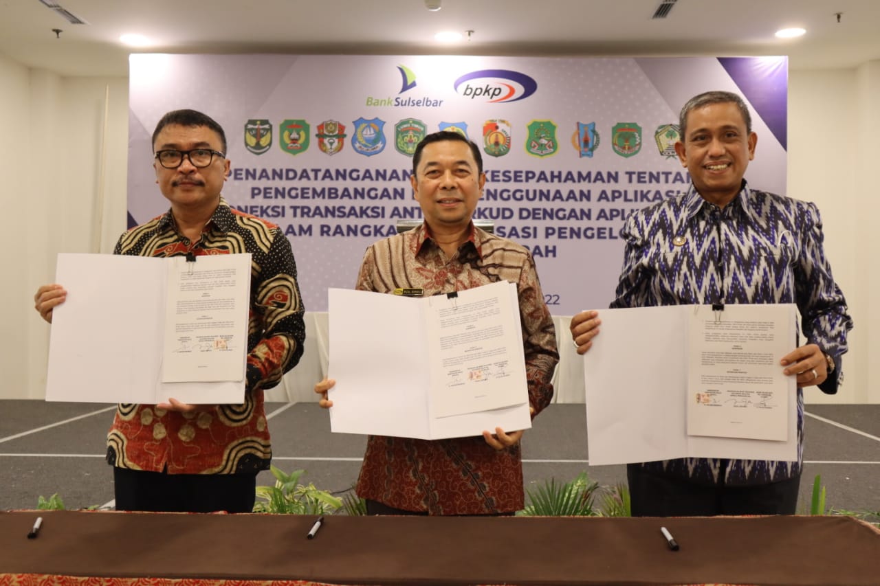 Amran Teken MoU Kerjasama Bank Sulsel