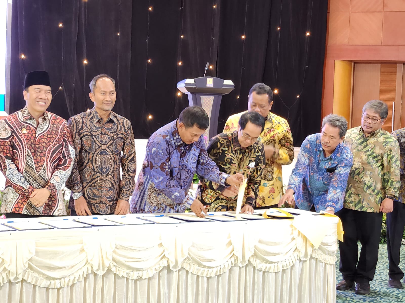 PT PLN Tanda Tangan MoU Bersama Unhas dan 15 PTN Terbaik di Indonesia