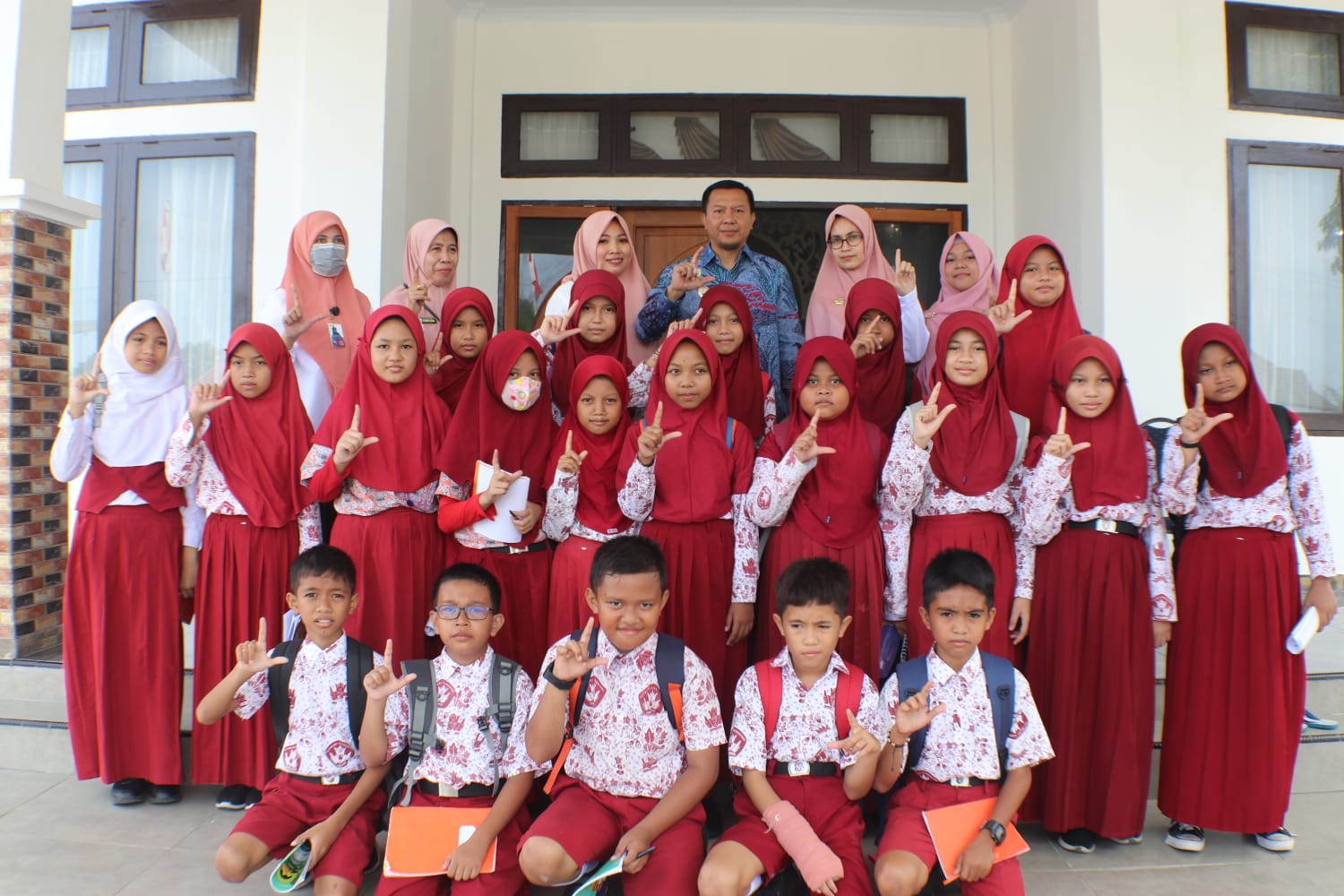 Bupati Selayar Terima Kunjungan Siswa-siswi UPT SDI 62 Benteng