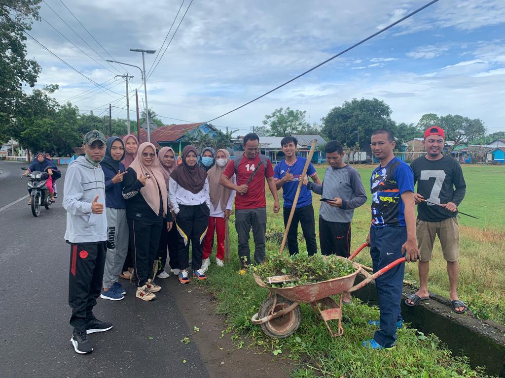 Camat Bersama Kades dan Lurah Laksanakan Kerja Bakti