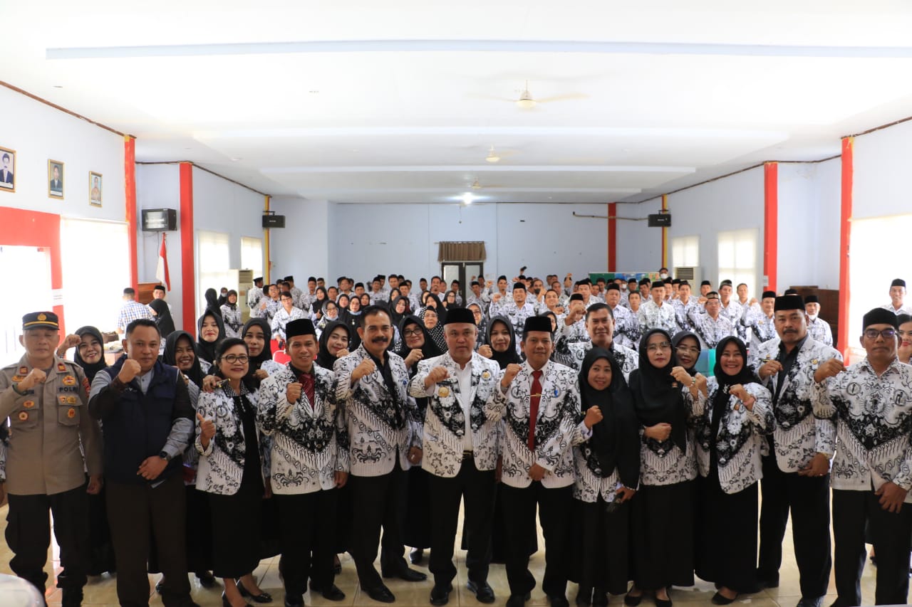 Budiman Buka Konkerkab PGRI