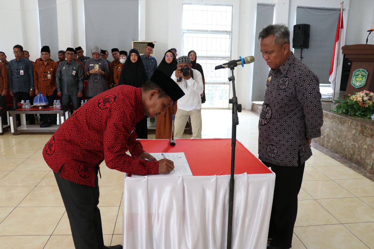 Budiman Lantik 57 Pejabat Pemkab